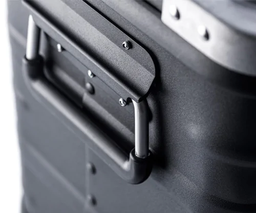 Robust aluminum handle. Riveted. Can hold 100 kg per handle.