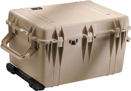 Peli 1660 Case With Dividers SPECIAL OFFER - with wheels - Desert Tan