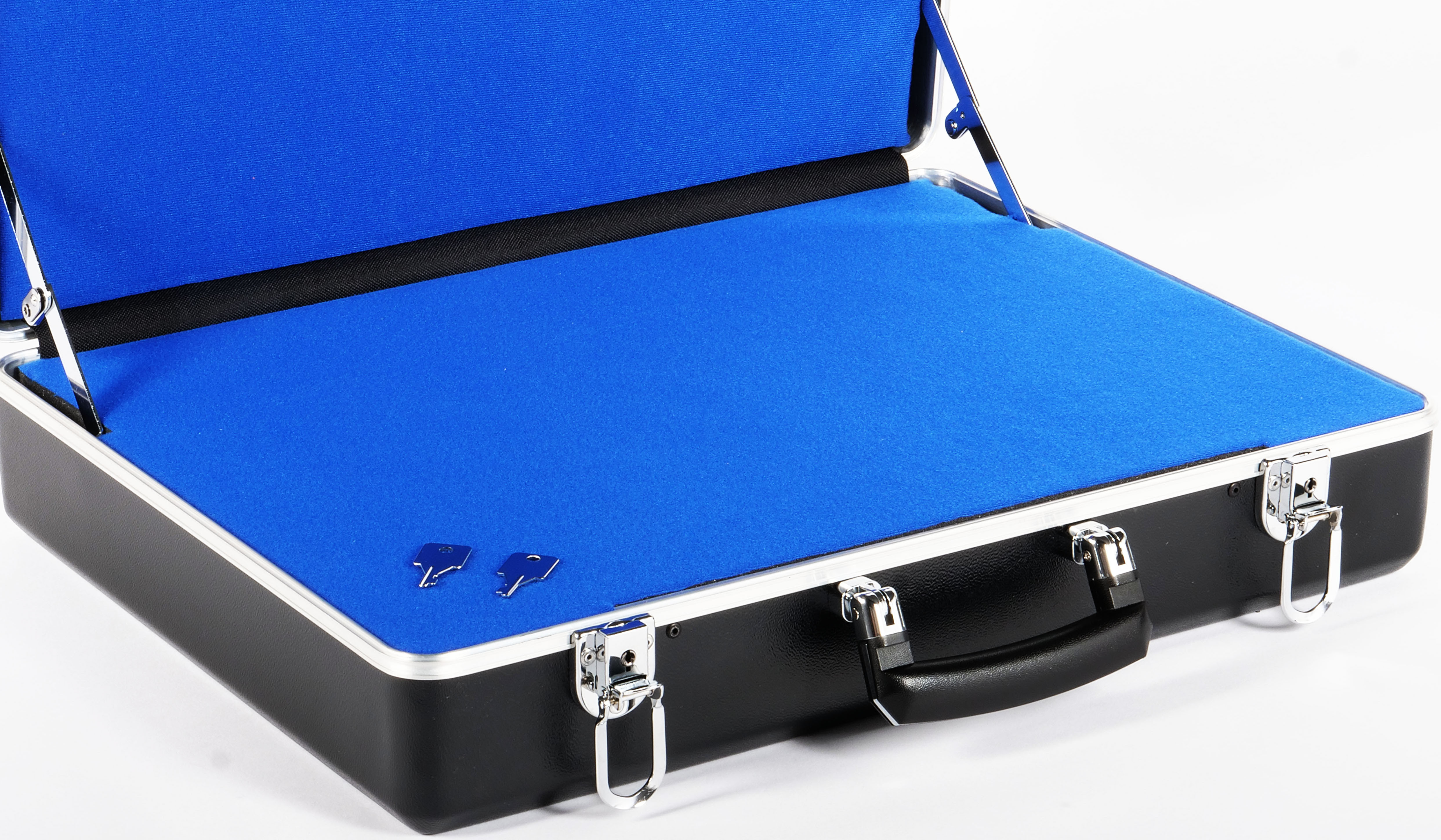 Quantum Pro Briefcase 633 External Dimensions 425 x 300 x 125mm The